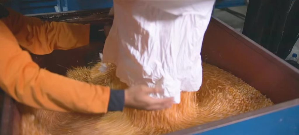 bulk bag discharge spout